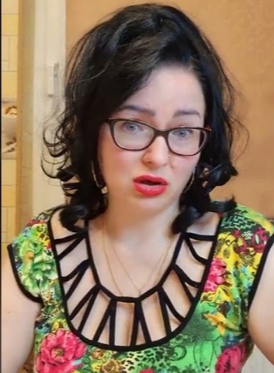 - Наташа, а тебе тут не рады, - заявила свекровь, когда невестка пришла на её юбилей