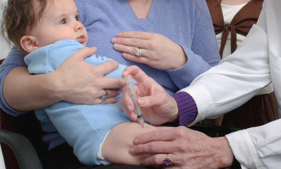 Власти отчитались о рекордно малом числе вакцинированных детей в России: стоит ли ждать эпидемии опасных вирусов?