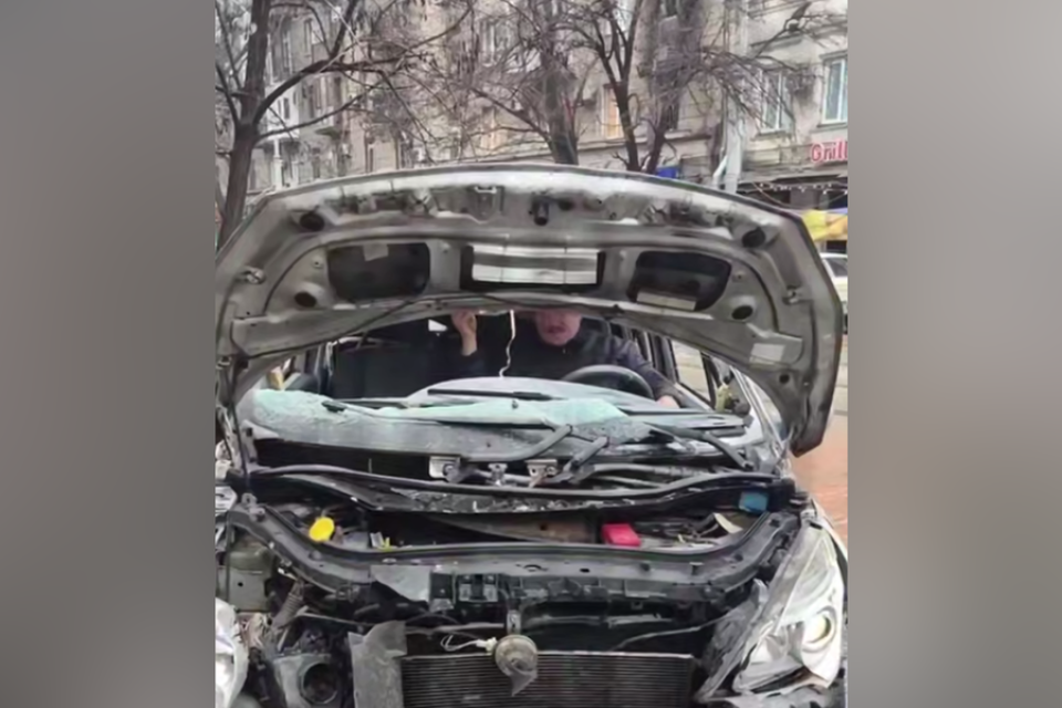    Одессит завел машину после прилета и уехал. Источник: Кадр из видео
