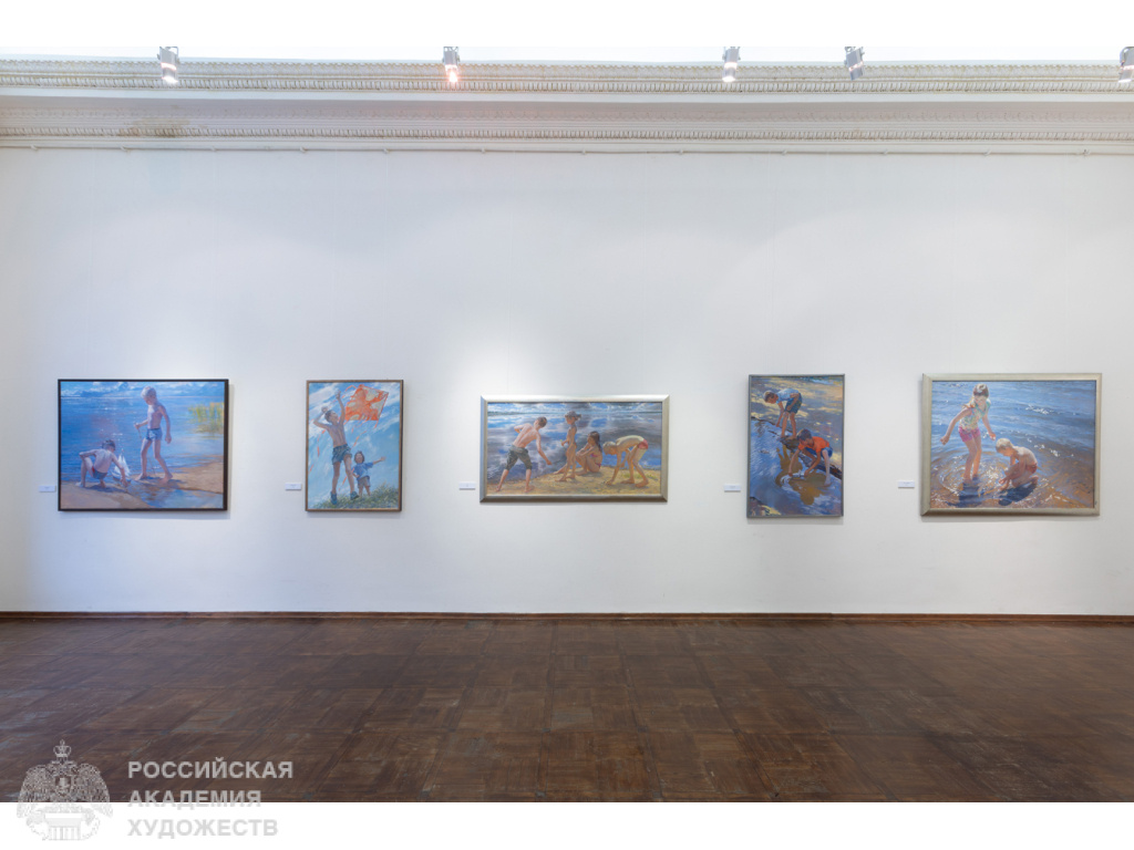 Фрагмент экспозиции «Родом из детства» Любови Белых в Российской академии художеств (Москва, Пречистенка, 21). Фото: Виктор Берёзкин, пресс-служба РАХ. 2026.