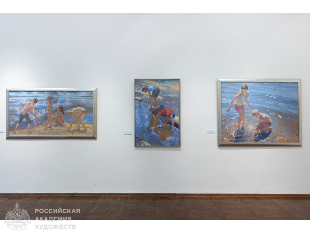 Фрагмент экспозиции «Родом из детства» Любови Белых в Российской академии художеств (Москва, Пречистенка, 21). Фото: Виктор Берёзкин, пресс-служба РАХ. 2026.