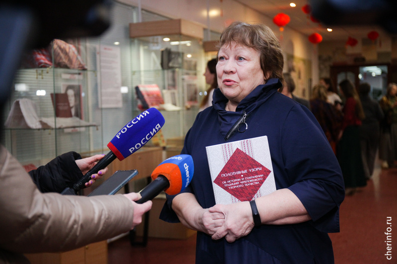    Издание "Полотняные узоры" презентовали 28 января в библиотеке имени Верещагина. Книга знакомит с историей череповецкого