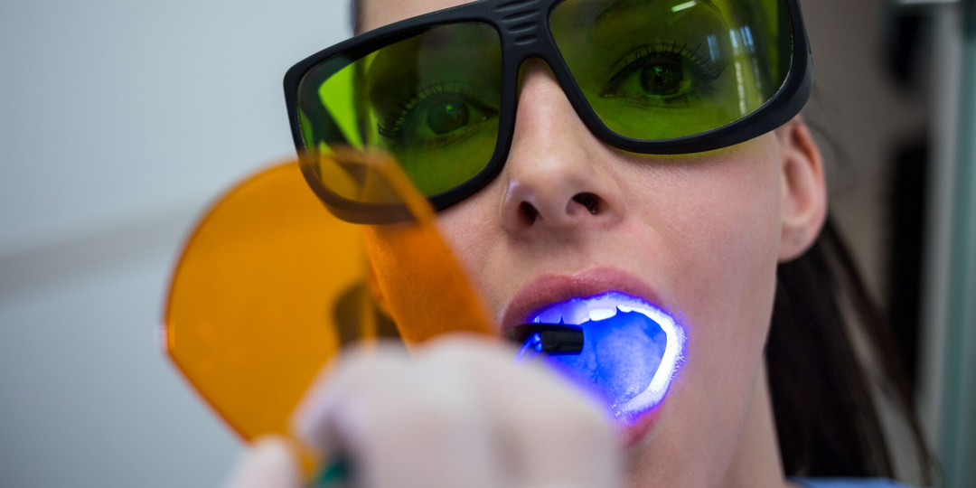 Лазер против пародонтита: как спасти зубы без скальпеля, боли и страха