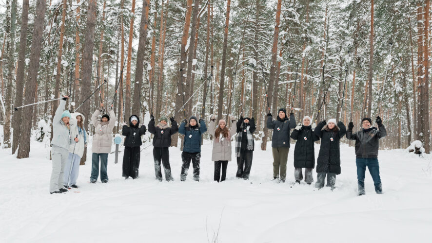 «Лес вокруг словно из сказки»: казанские школьники проехали на лыжах по экотропе СИБУРа