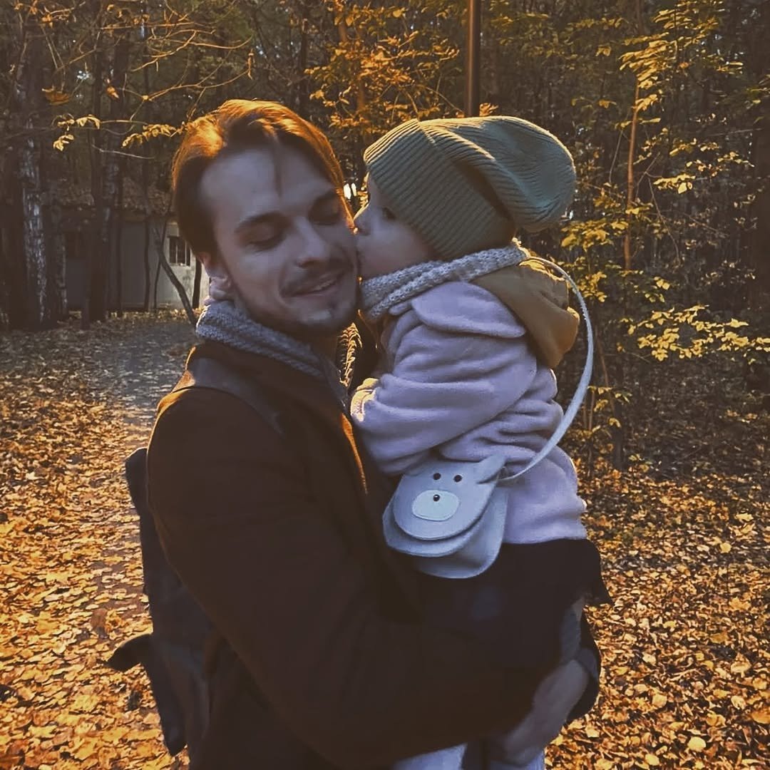    Антон Даниленко с дочкой (фото: Instagram* / anton___danilenko)