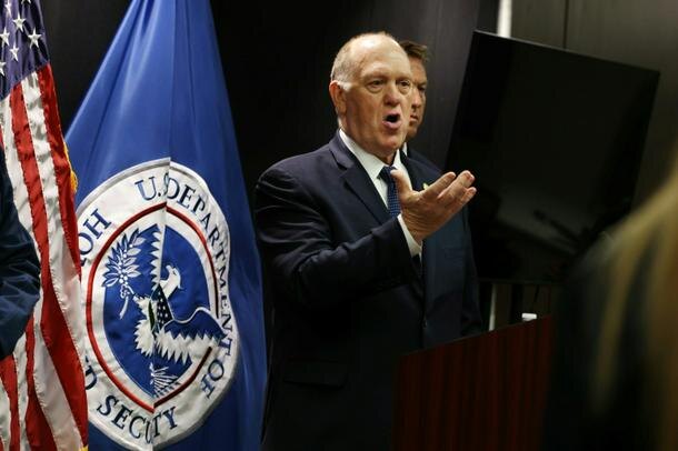 Глава пограничной службы Том Хоман проводит первую пресс-конференцию в Миннеаполисе после взятия под контроль операций по иммиграционному контролю в этом городе