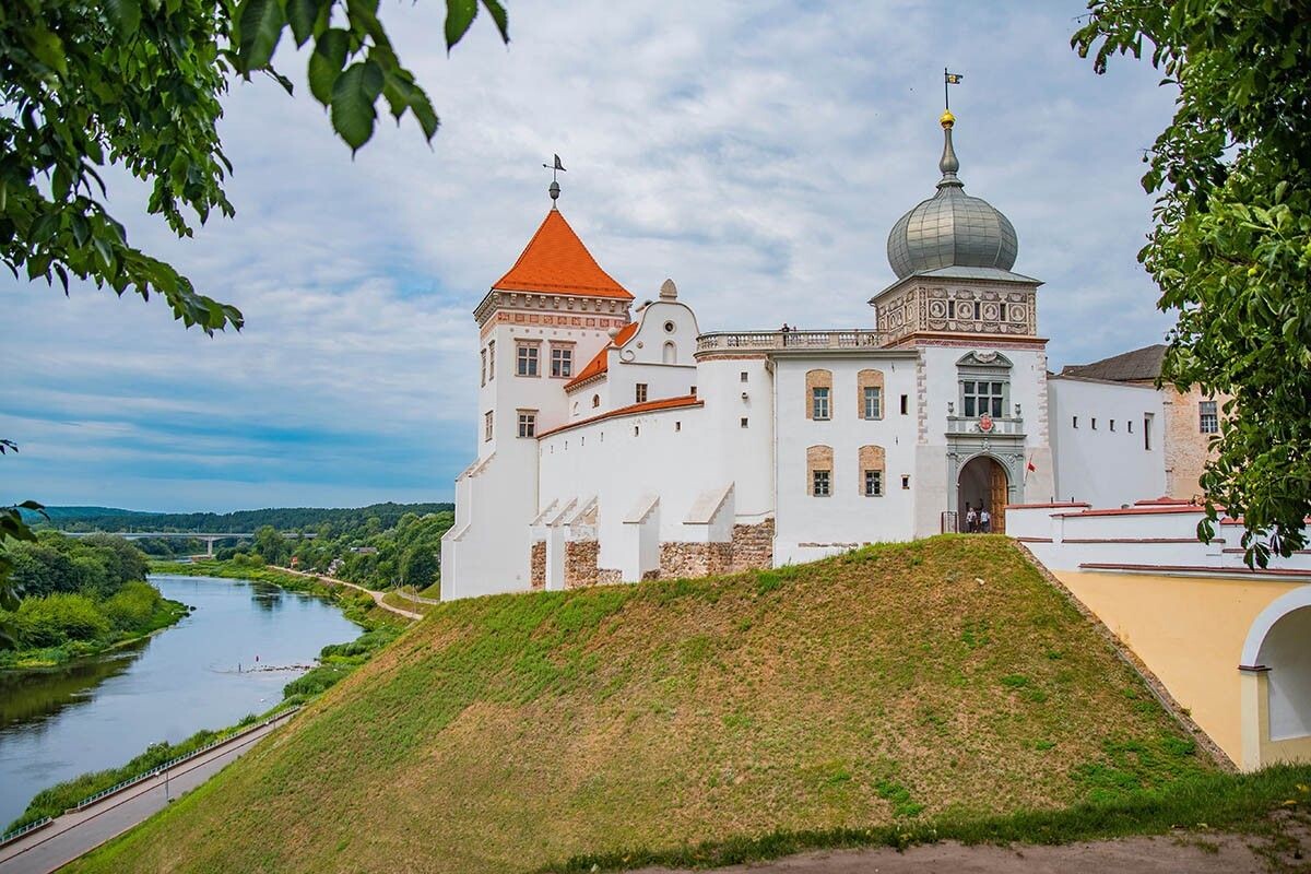 Россиян ждут в гости в много интересных стран. Источник: Skreidzeleu / Shutterstock / FOTODOM📷
