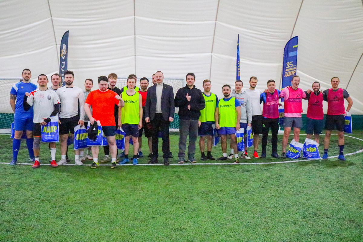 Финалисты нашего турнира. 4 команды, которые встретились в противоборстве.