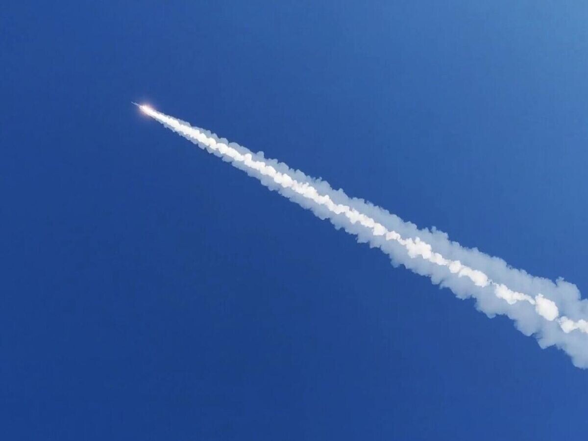    Ракета, выпущенная оперативно-тактическим комплексом "Искандер" по объектам военной инфраструктуры ВСУ | © РИА Новости / Пресс-служба Минобороны России