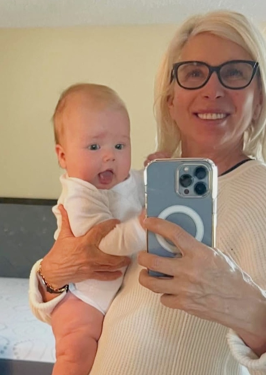    Алёна Свиридова с внучкой Личная страница героя публикации в соцсети