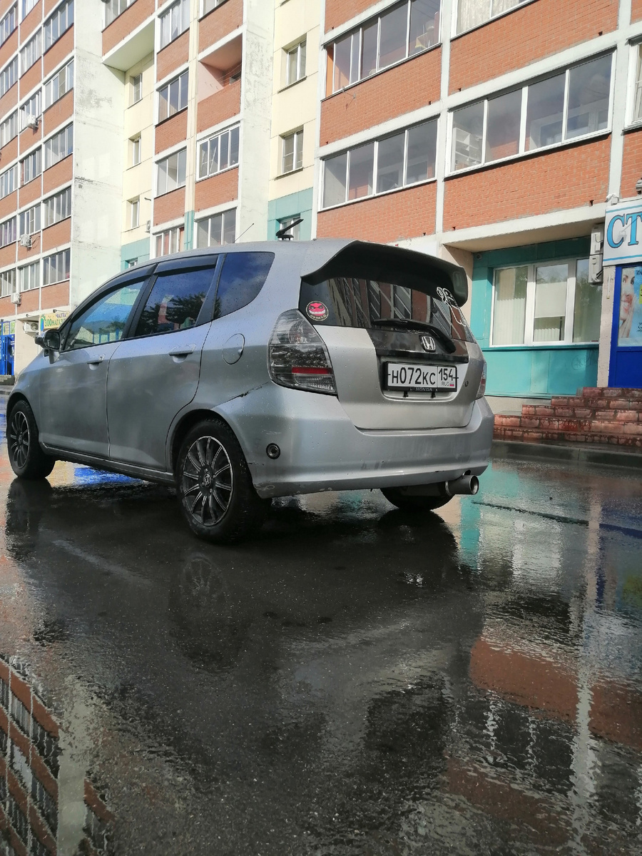 Хонда фит 2001г. 1.5 плюс газ 