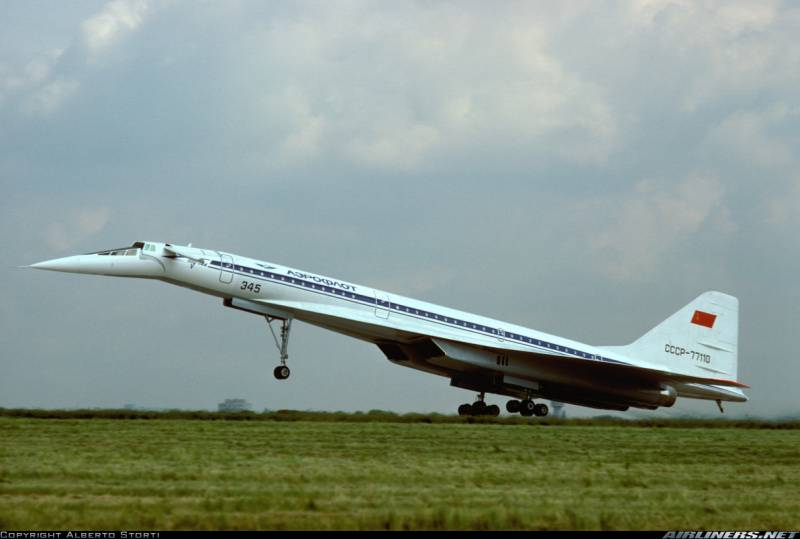 Ту-144.