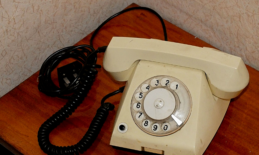 Дисковый телефон и часы с кукушкой. 4 вещи из советского интерьера, которые сейчас пылятся на антресолях