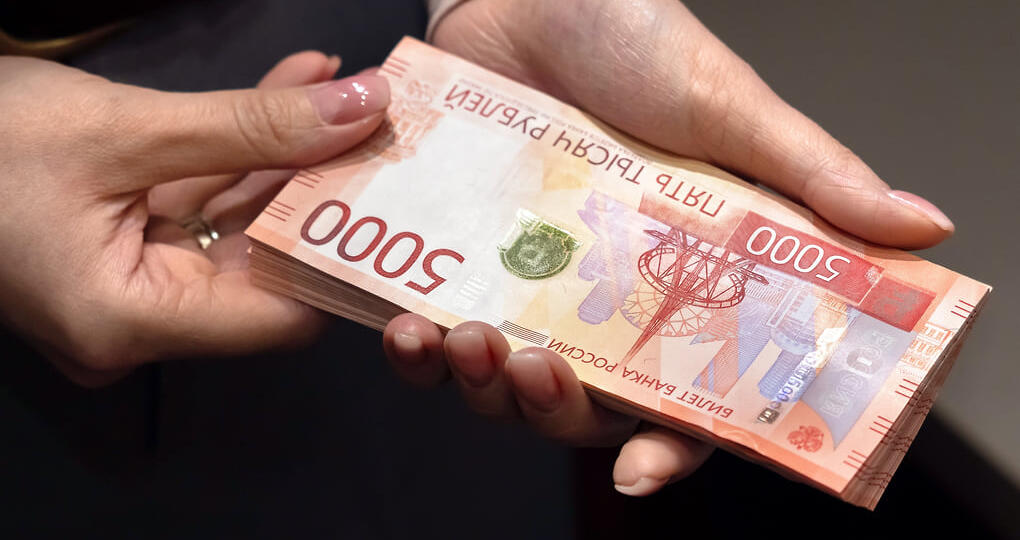 Жителя Краснодара задержали за оплату поддельными купюрами в караоке-клубе