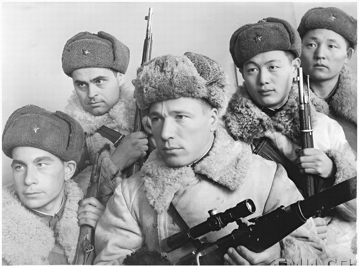 Снайпер Василий Семенович Ратаев.