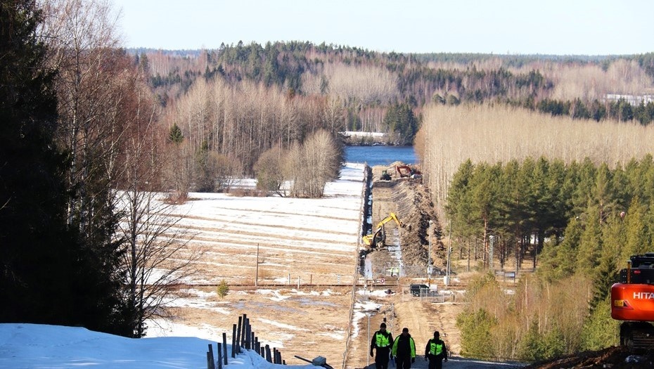    Строительство забора на границе Финляндии и России. Автор фото: Погранохрана Юго-Восточной Финляндии
