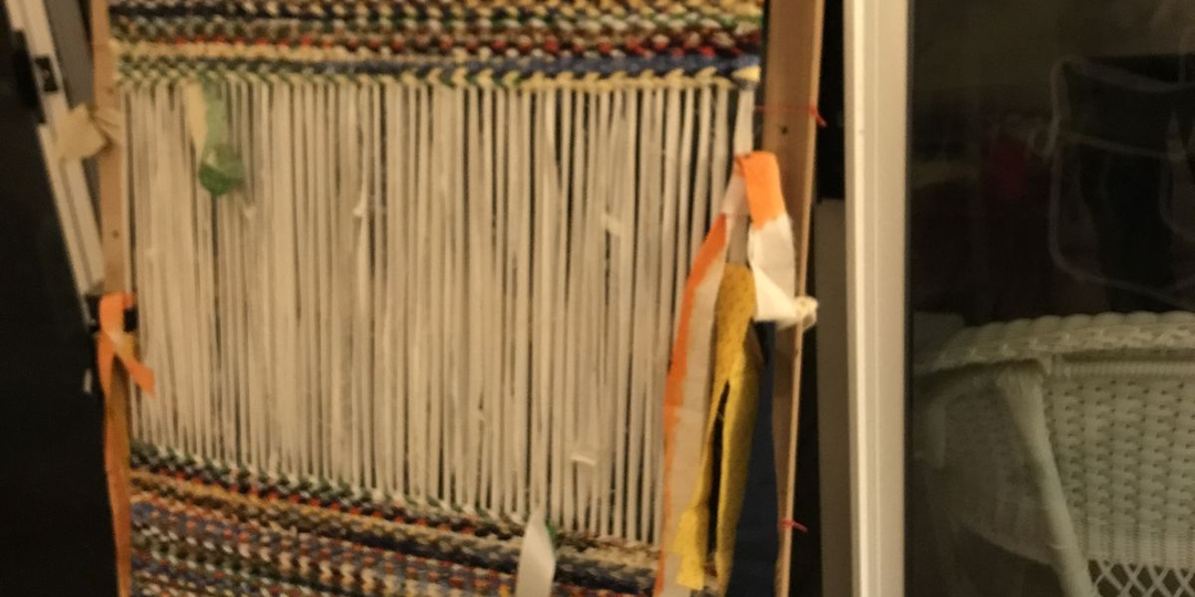 Плетение и вязание ковриков из старой одежды (коврики домотканые): экологично, экономно и красиво