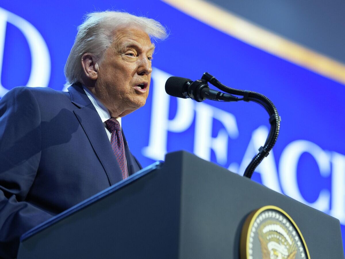    Президент США Дональд Трамп выступает на "Совете мира" в Давосе | © AP Photo / Evan Vucci