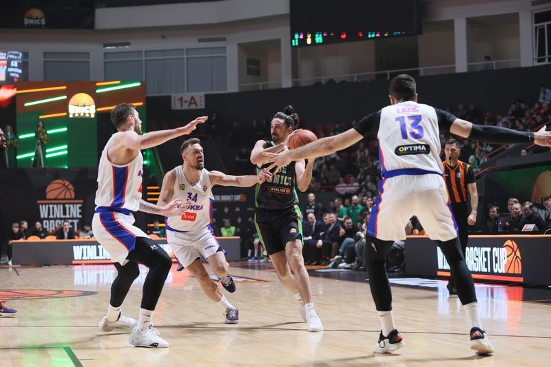    Лучший бомбардир в истории Единой лиги Алексей Швед (с мячом) сейчас одна из ключевых фигур УНИКСа. / Пресс-служба Единой Лиги