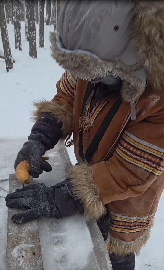 Заколачивание гвоздя бананом