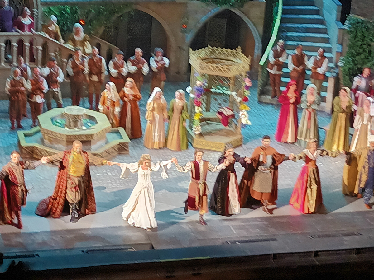 Артисты на поклоне