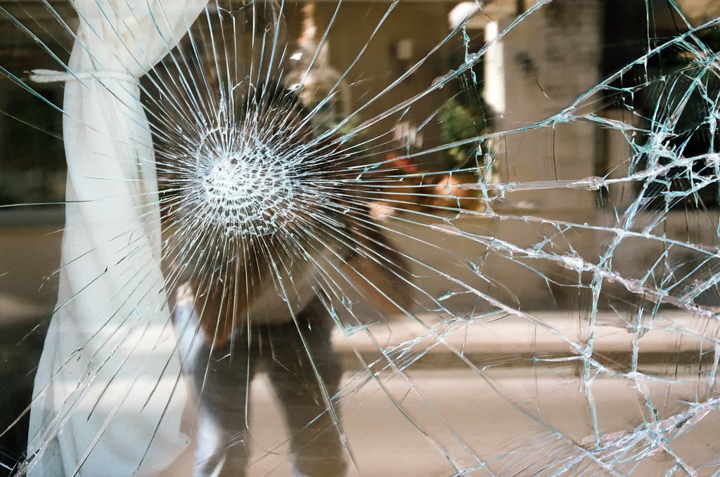 Стекла с защитной пленкой.