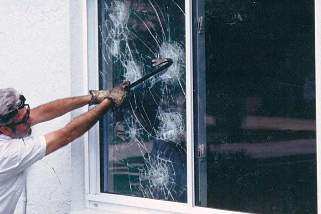 Стекла с защитной пленкой.