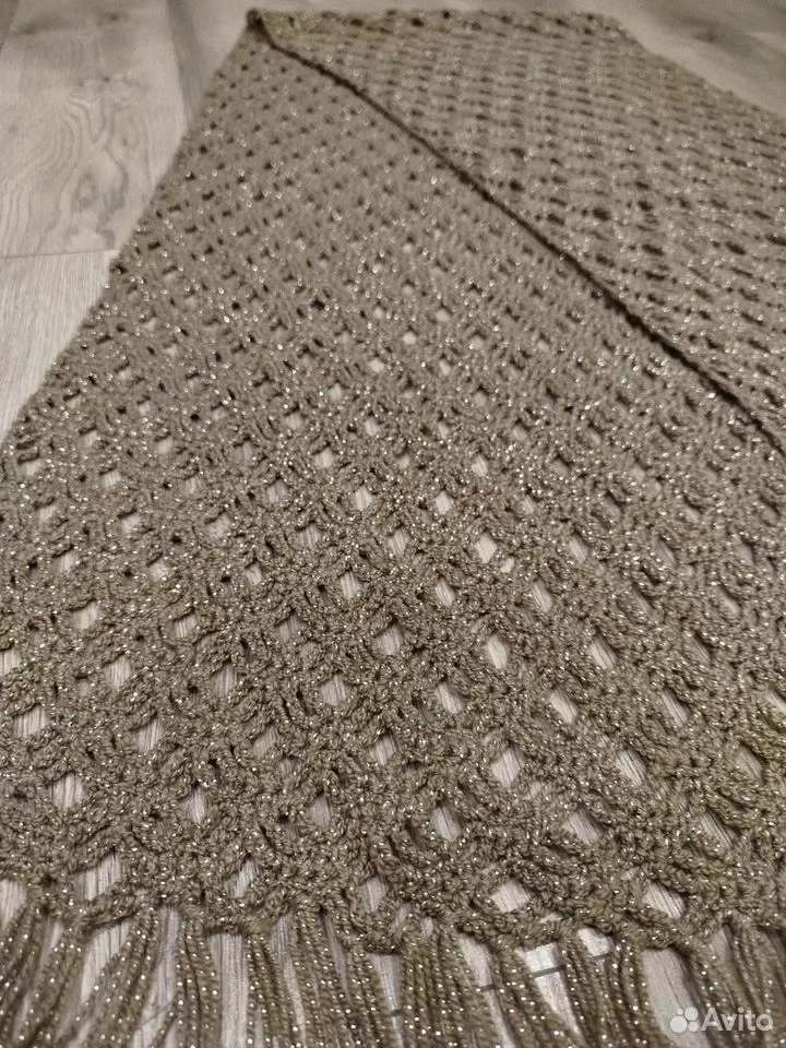 Вы можете свободно укрывать им плечи или стильно обернуть несколько раз вокруг шеи