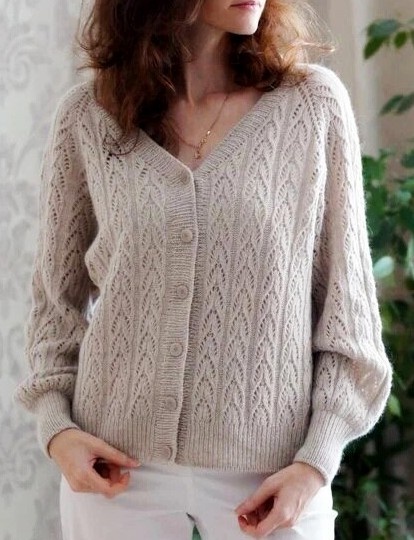 Тёплые и красивые кардиганы спицами: 5 моделей с описанием