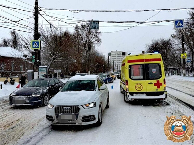 Пошла на красный. В Твери машина сбила девушку на пешеходном переходе