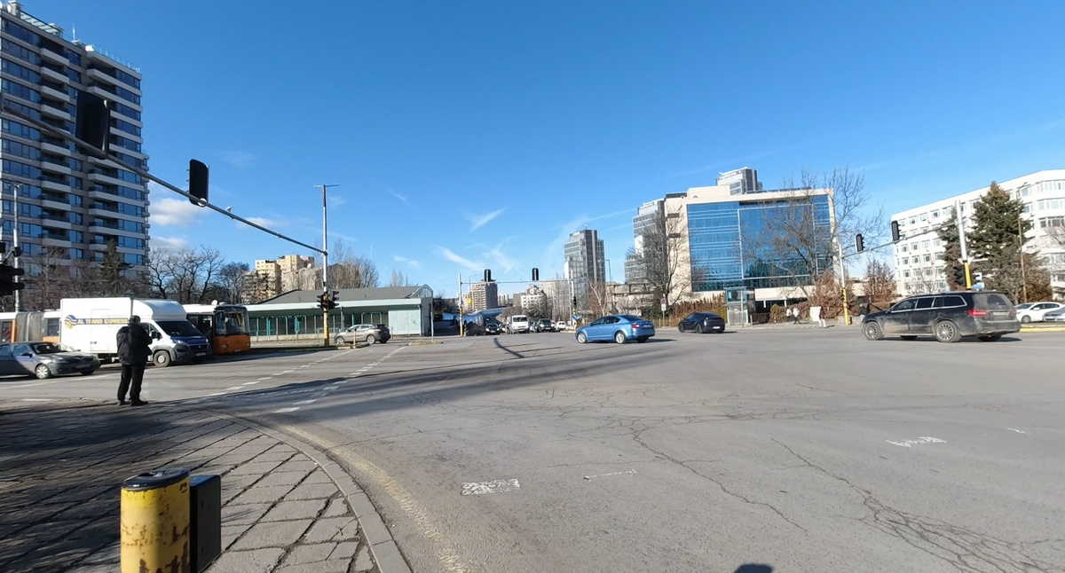 Около станции метро Георгия Димитрова. Простой район Софии