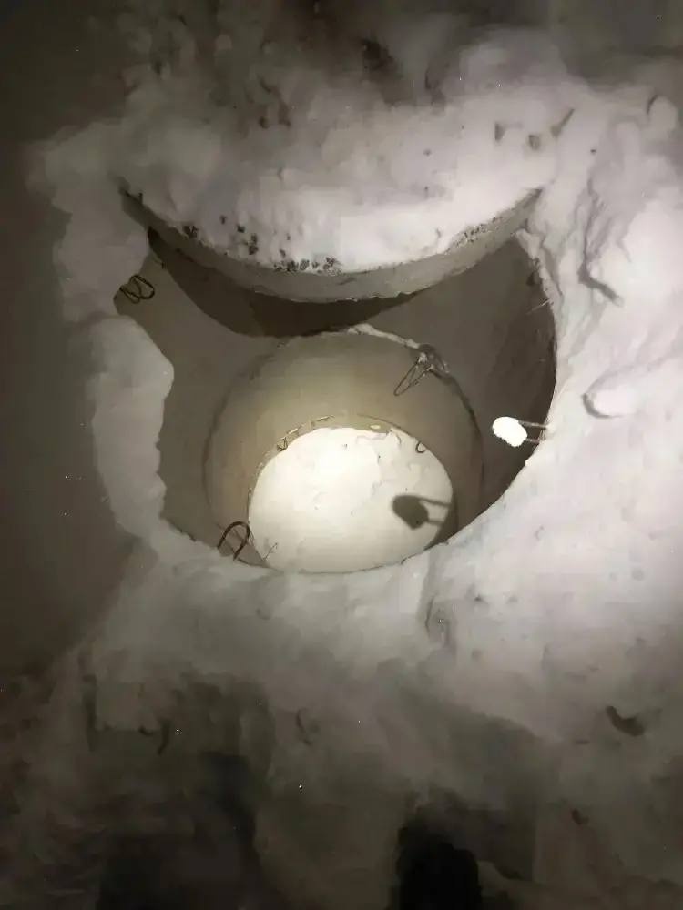    В Сургуте восьмилетний ребенок упал в канализационный коллектор