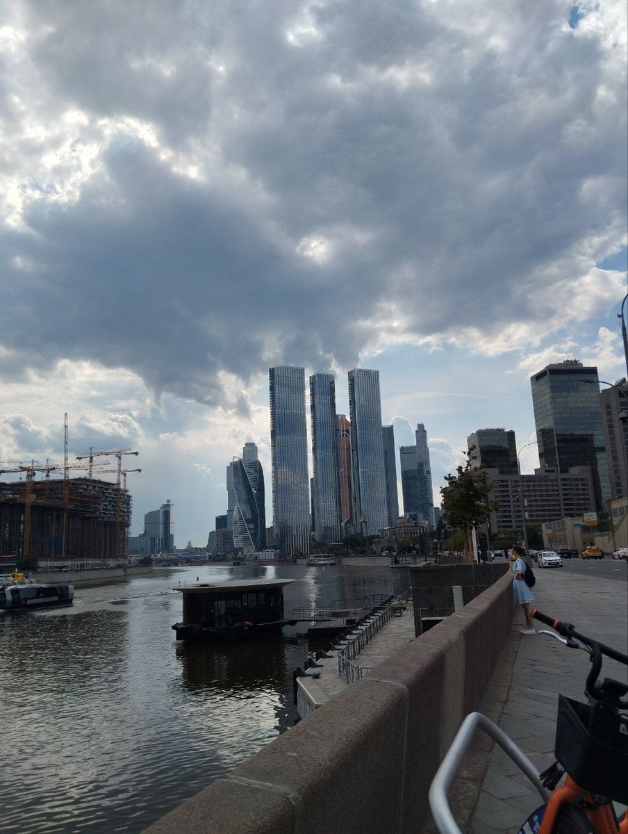 Москва-Сити с набережной