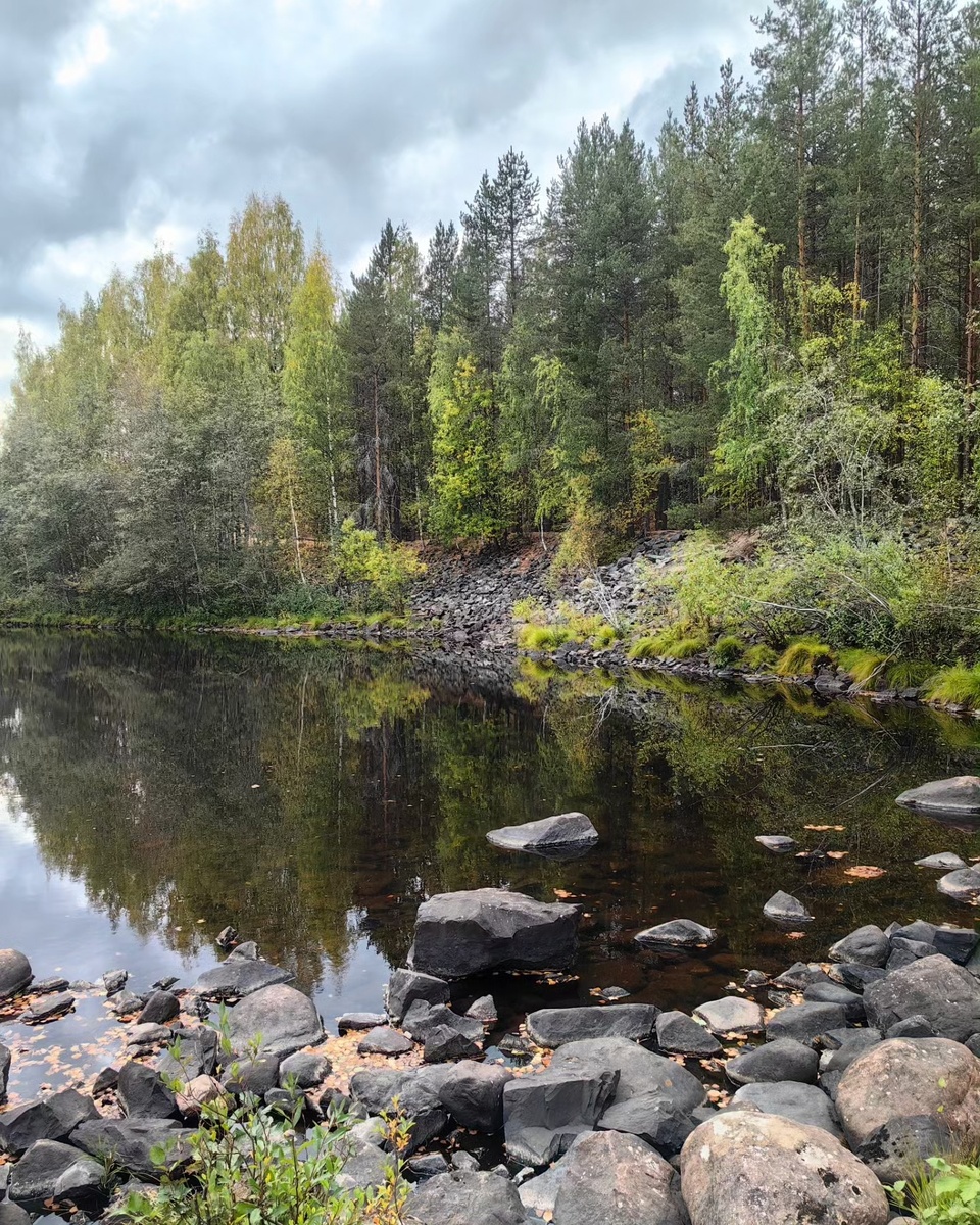 Кратер вулкана, заполненный водой.