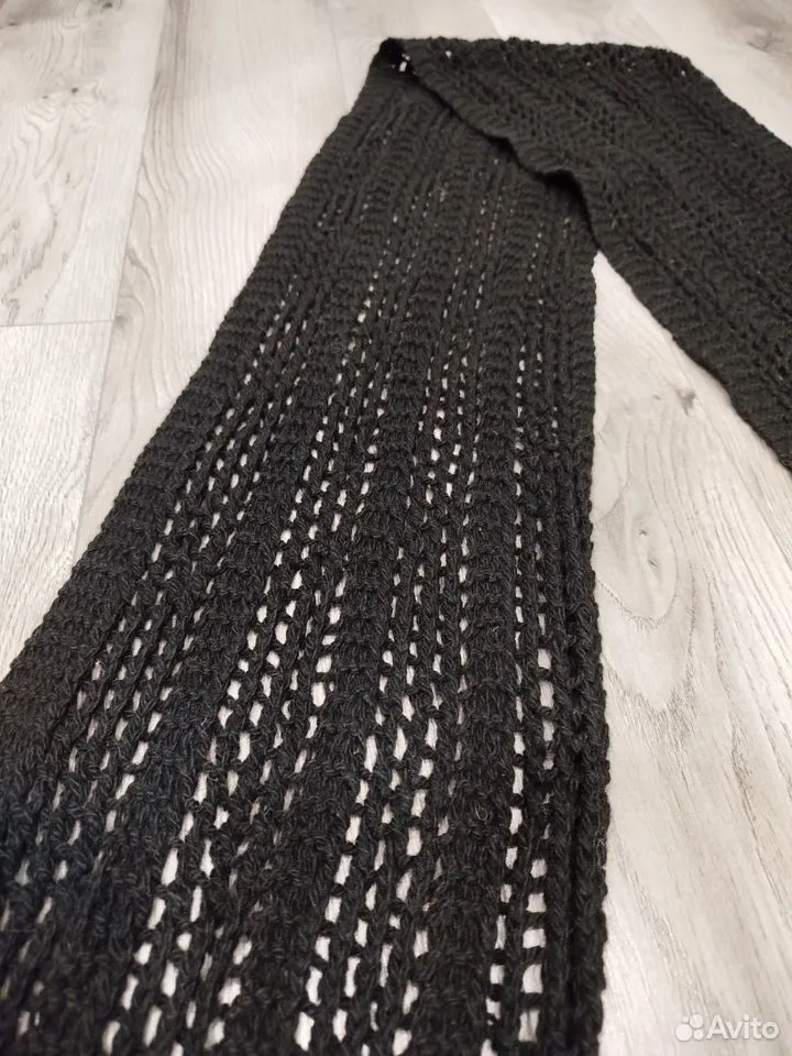 Материалом для создания аксессуара послужила высококачественная акриловая пряжа