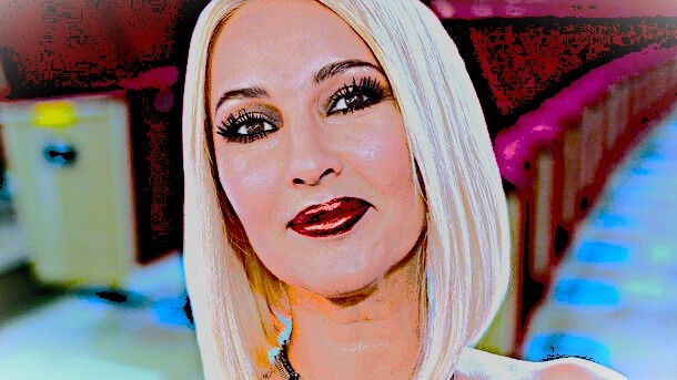 Лера Кудрявцева  (Валерия Львовна Кудрявцева) — российская теле- и радиоведущая, актриса и певица, ведущая развлекательных программ на телеканале «НТВ». Фото из доступных ресурсов интернета.