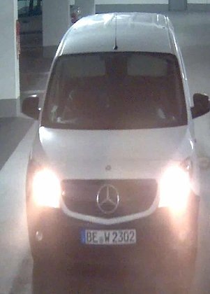    Белый фургон, на котором скрылись преступники. Фото: Polizei Gelsenkirchen