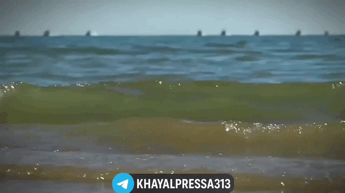    СМИ сообщают о повышении боеготовности иранского флота, в частности, о проведении манёвров в непосредственной близости от авианосца ВМС США. Видео: ТГ-канал Khayalpressa313