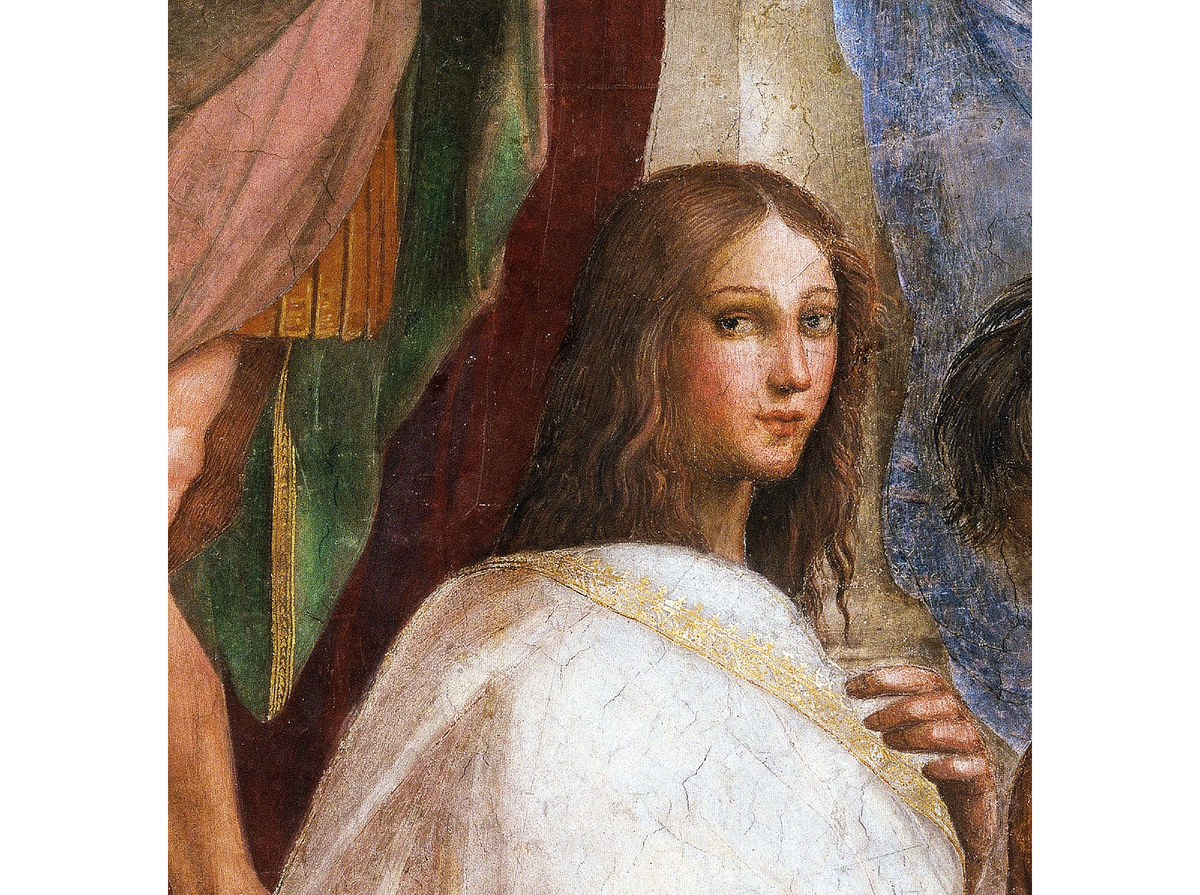 На этом фрагменте шедевра Рафаэля «Афинская школа» (1509–1511) мы видим загадочную фигуру, которую многие исследователи считают Гипатией, скрытой среди античных философов. По преданию, её присутствие на фреске вызвало споры в церковной среде.