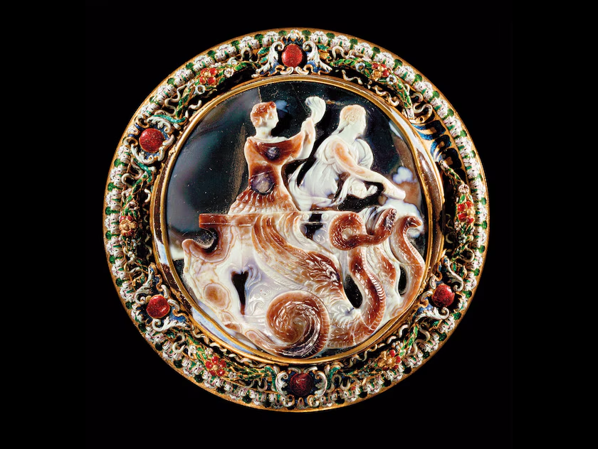 Камея, выполненная около 45 года н.э., изображает императорскую чету в колеснице: Клавдий и Мессалина словно разбрасывают дары изобилия по всей Римской империи, показывая себя покровителями её благополучия.