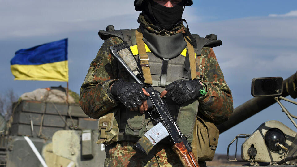     Американский наемник из ВСУ выстрелил в сослуживца-канадца за фразу на русском Evgeniy Maloletka /AP/TASS