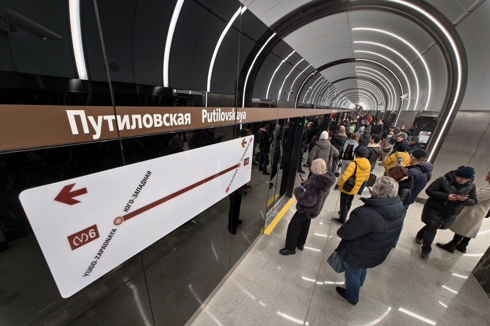    Пассажиропоток новой станции метро составил всего 2 тысячи человек. Алексей БУЛАТОВ