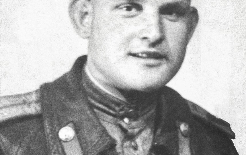 Единственный летчик, продолжавший летать без руки, после войны воспитывал не только своих, но и приемных детей