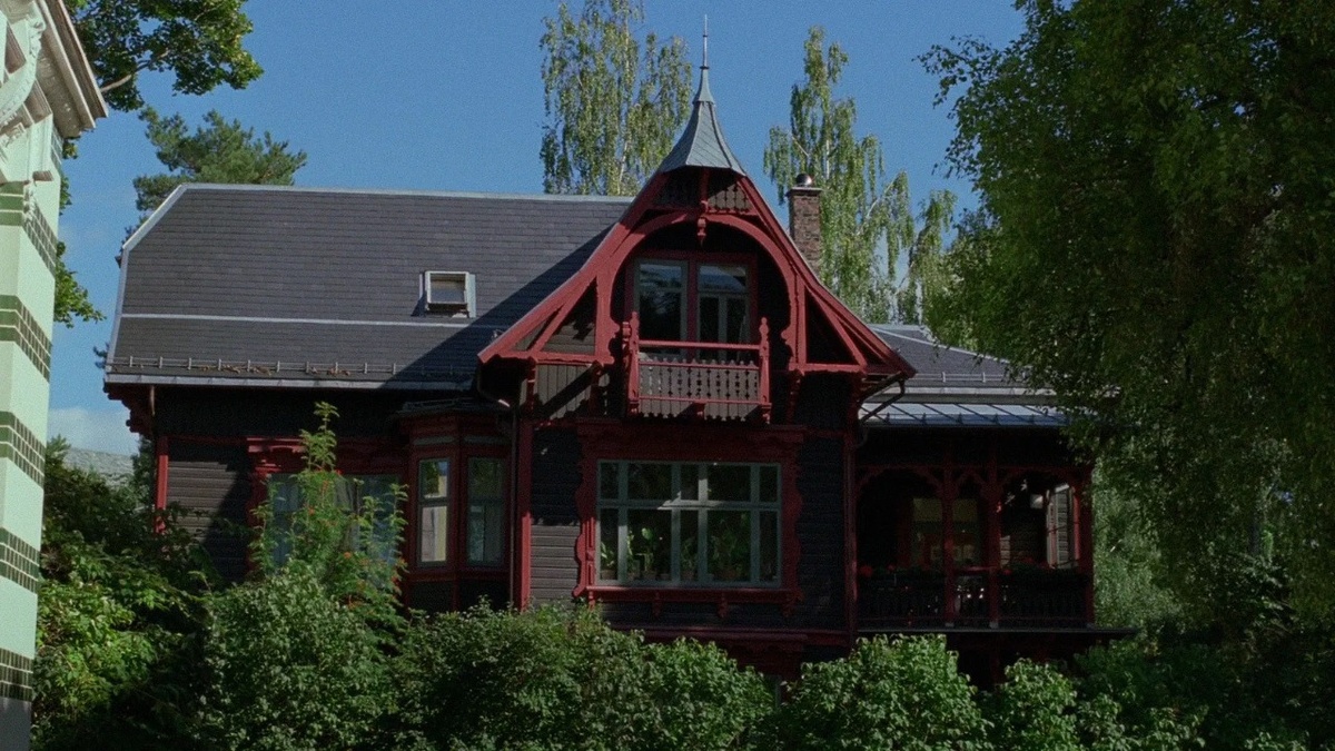 Старый дом - один из главных героев фильма.