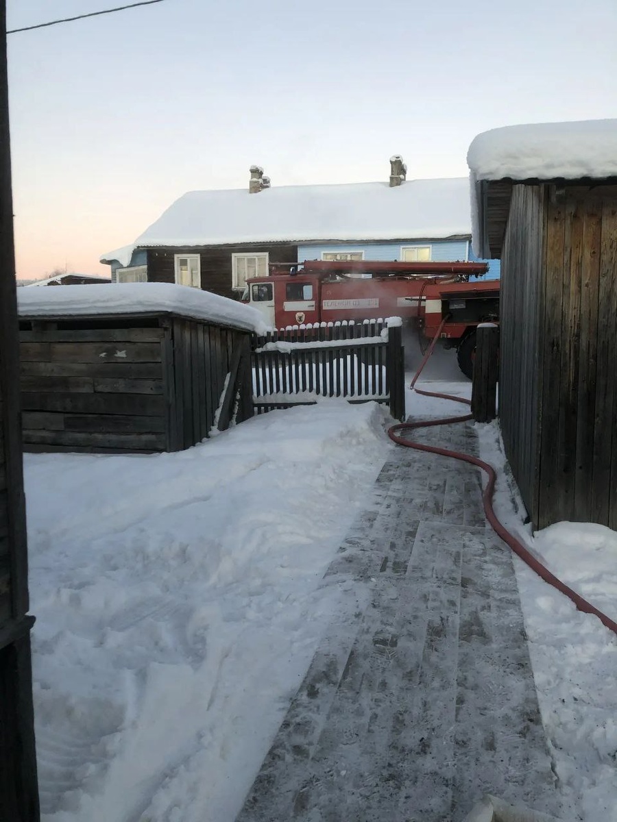    Квартира сгорела в жилом доме в Медвежьегорском районе© Госкомитет Карелии по безопасности населения