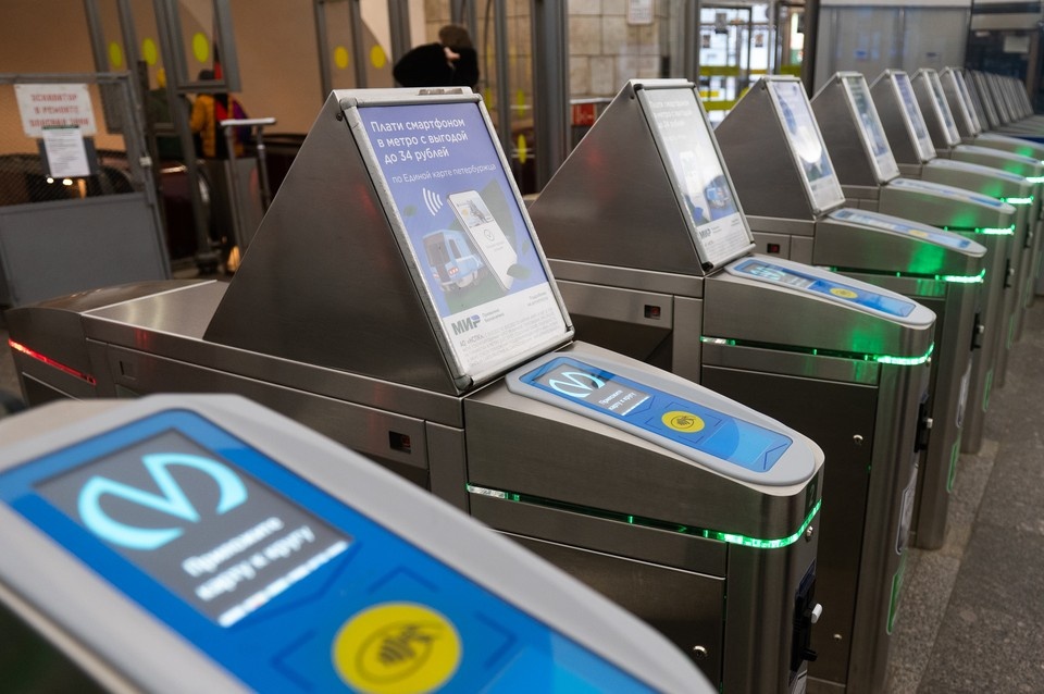    Просьба показать экран телефона - это мера безопасности. Юлия ПЫХАЛОВА