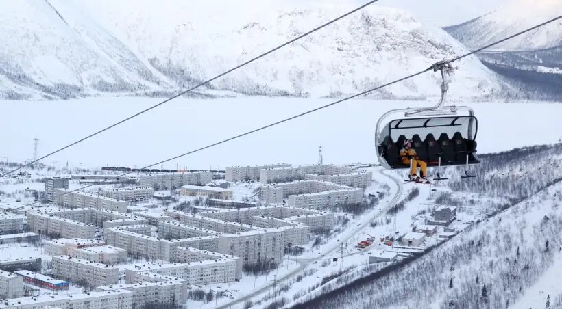    Подъемник на горнолыжном курорте "Большой Вудъявр" в Кировске. © РИА Новости. Павел Львов
