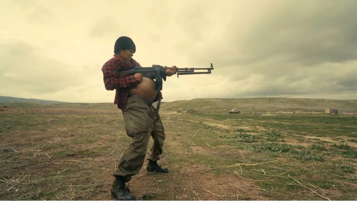 в фильме много эпатажных кадров типа беременной с автоматом 