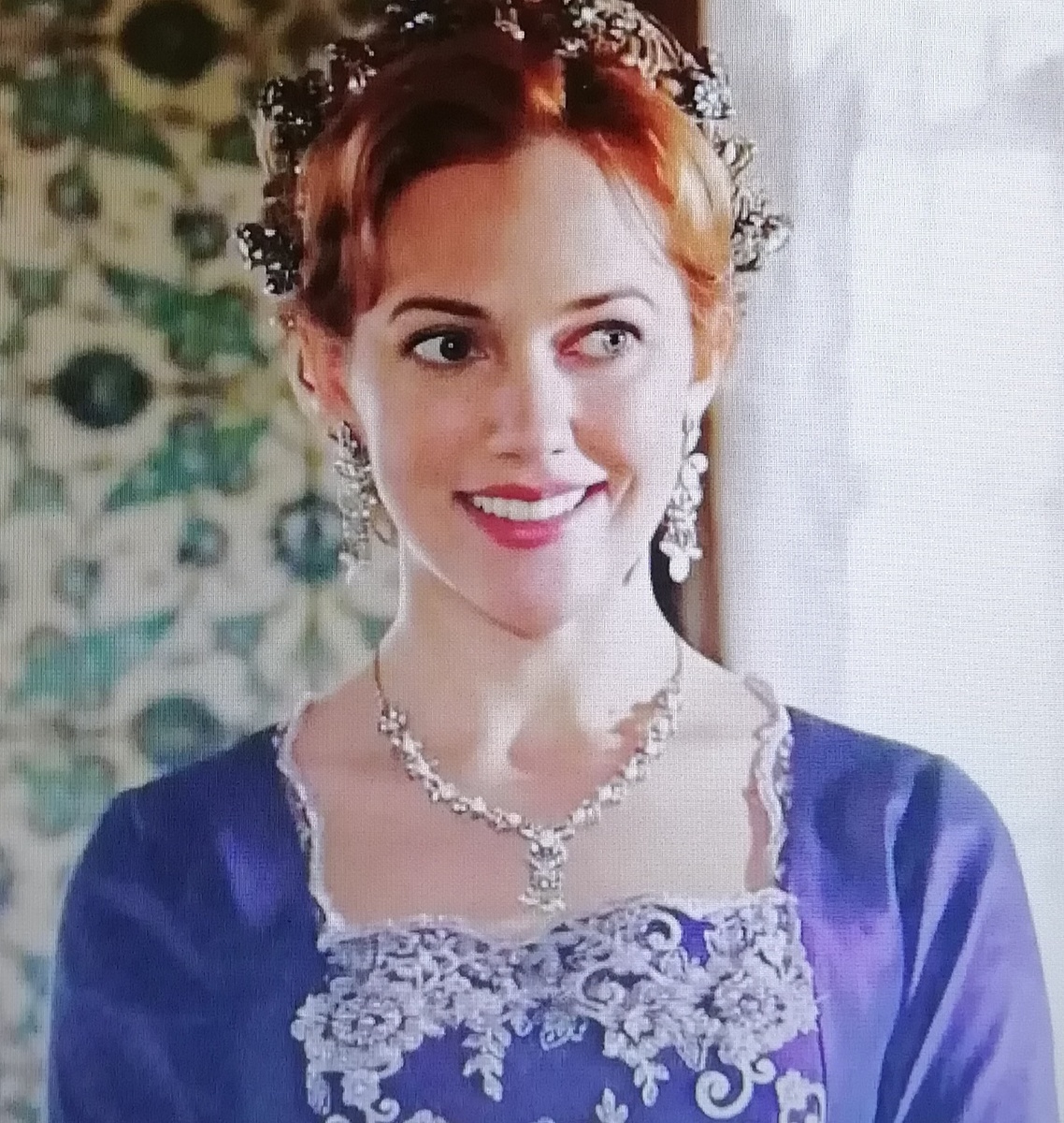 Взгляд Хюррем стал иным – мягче и приветливее, 