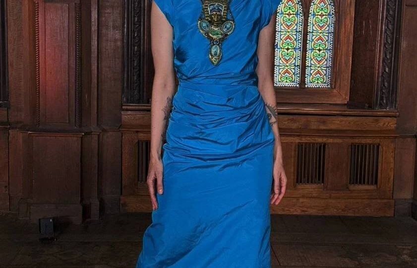 🔮Пока все обсуждают скандал с одной из участниц «Битвы экстрасенсов» и пострадавшей лошади, Марьяна Романова продает свои платья, которые